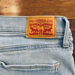 Levi’s Straight Leg Jeans